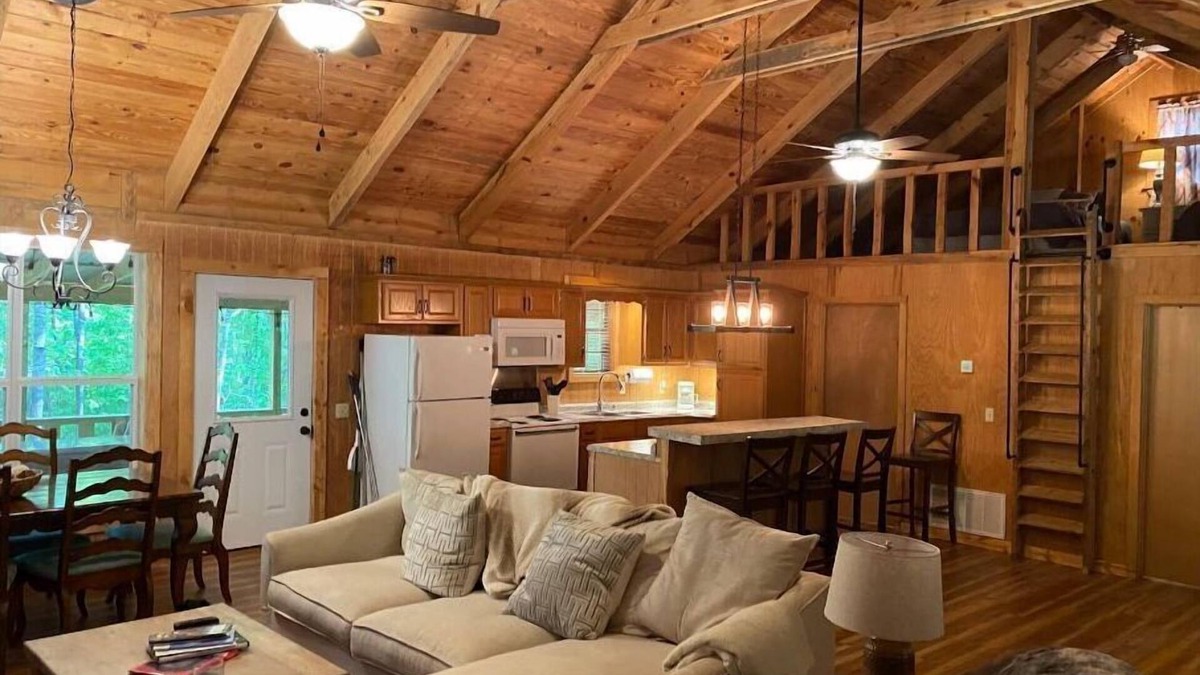 Oakland House | Rustic Retreat at Enid Lake