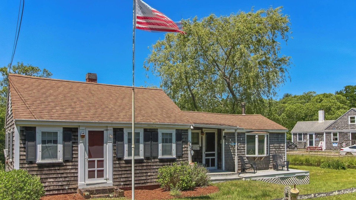 North Truro Cottage | Rustic Retreat at The Old Post Office-Walk to Truro Vineyards