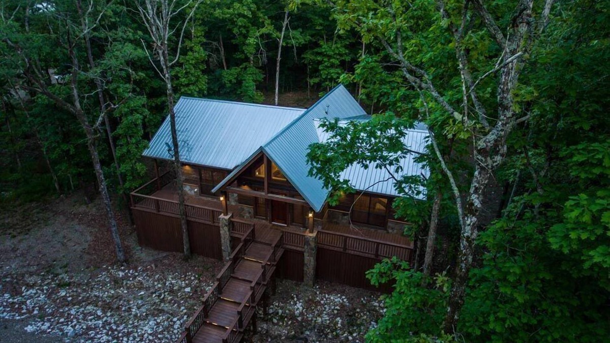 Hochatown Cabin | "Rustic Retreat Cabin" 2 Bed, 2 Bath Luxe, Hot Tub. Sleeps 6