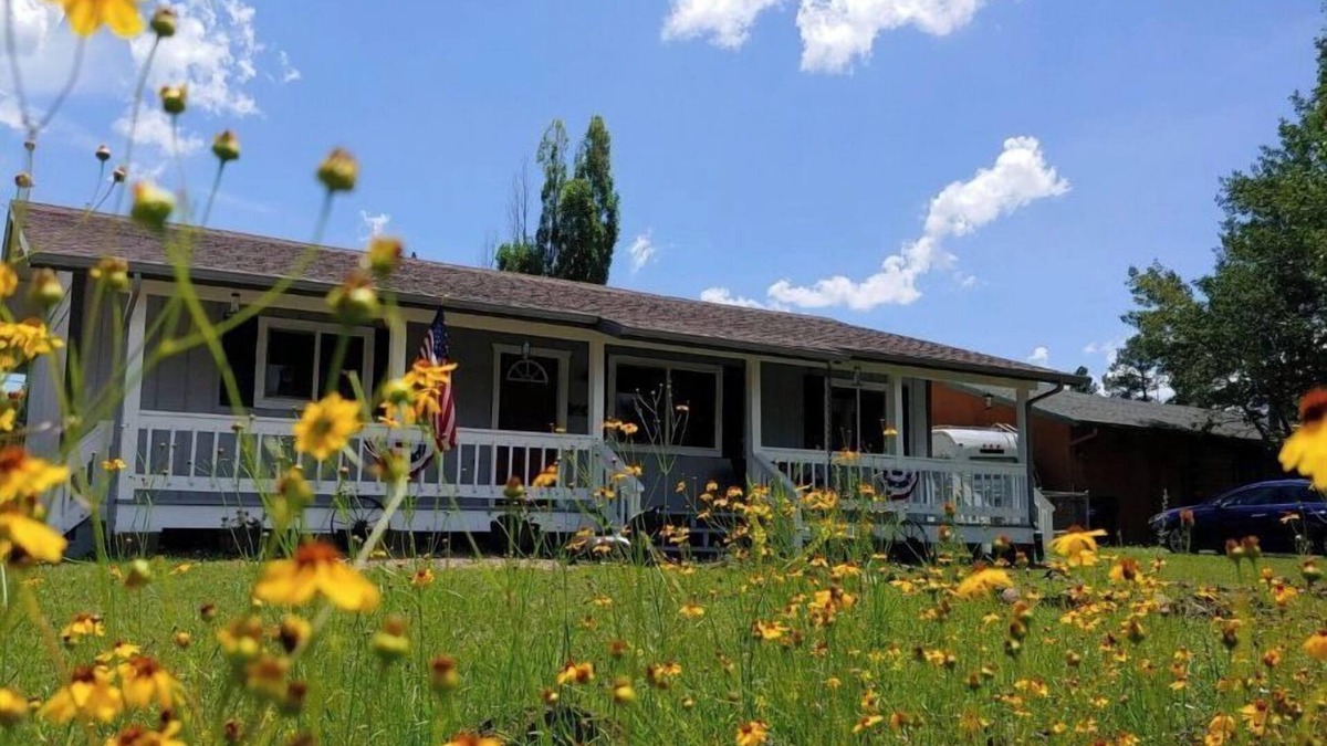 Pinetop Cottage | "Rustic Retreat" Escape To The "White Mountains" of Pinetop, Arizona