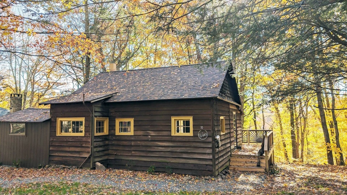 Swiftwater Cabin | Rustic Retreat/Fireplace /Casino/Camelback - Close to everything!