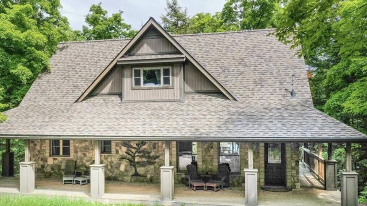 Kearney Cottage | Rustic retreat kearney