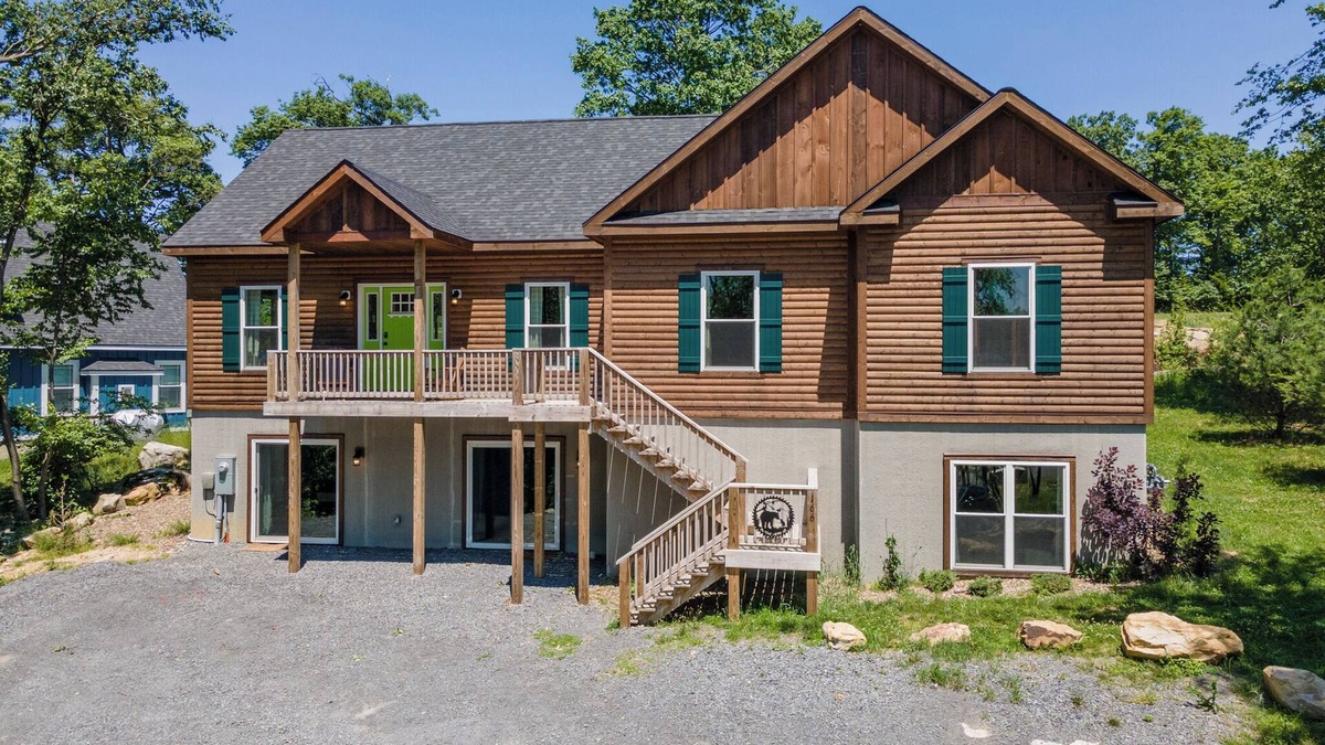 McHenry House | Rustic Retreat: Lake Area, Ski Area, Fireplace, Hot Tub, A/C!