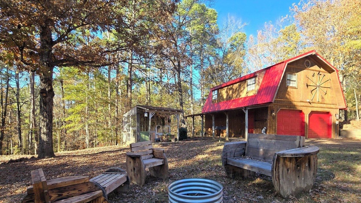 Jefferson House | Rustic Retreat near Lake O the Pines