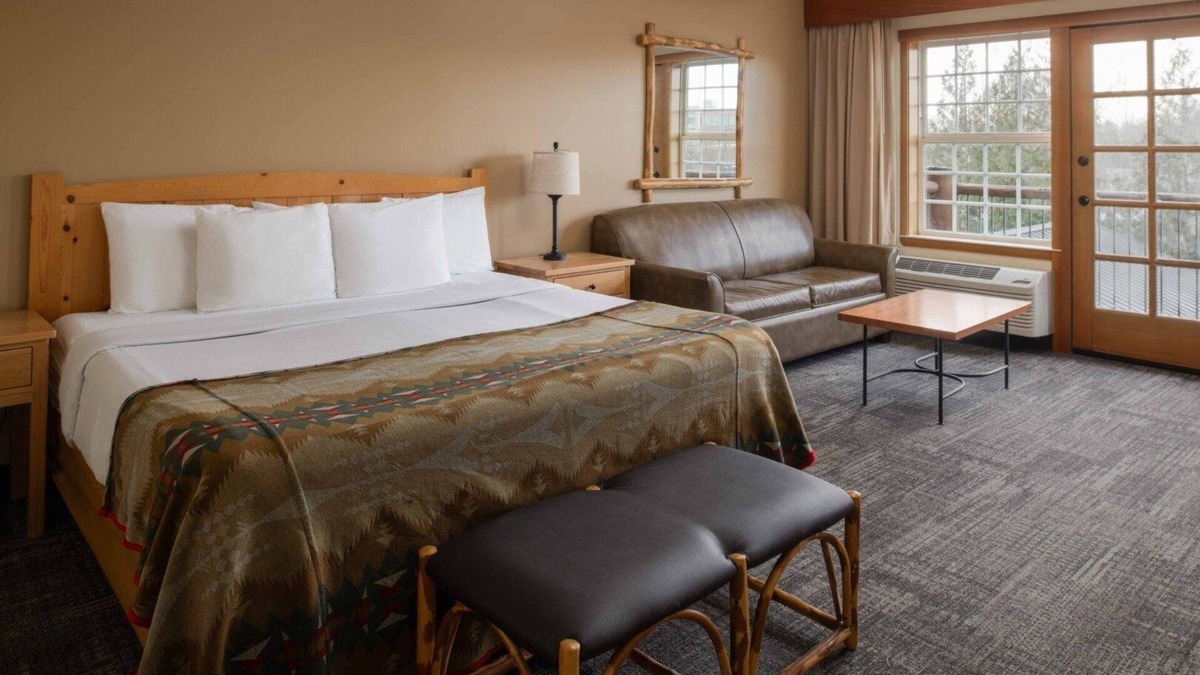 Vancouver Hotel | Rustic Retreat | Peaceful Countryside Room with Ensuite Bath & Pool Access