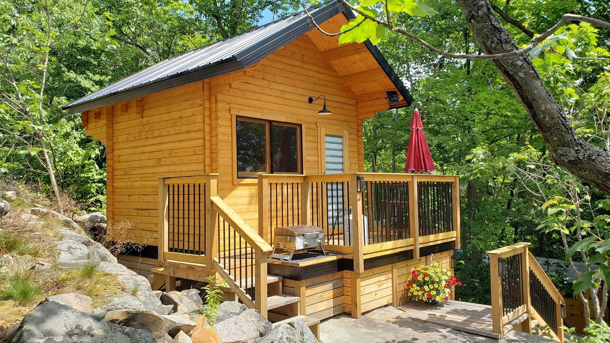 Algoma District Cabin | Rustic retreat ( water access only) 12 min North of Blind River