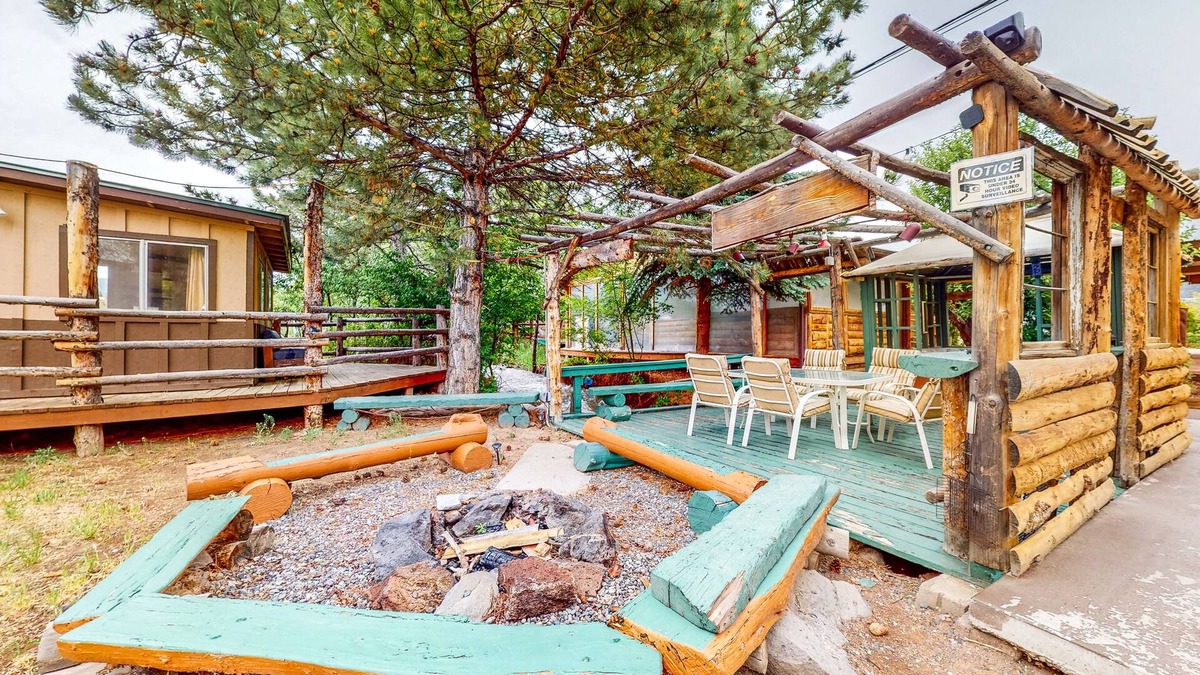 Cedaredge Cabin | Rustic retreat with stellar shared amenities