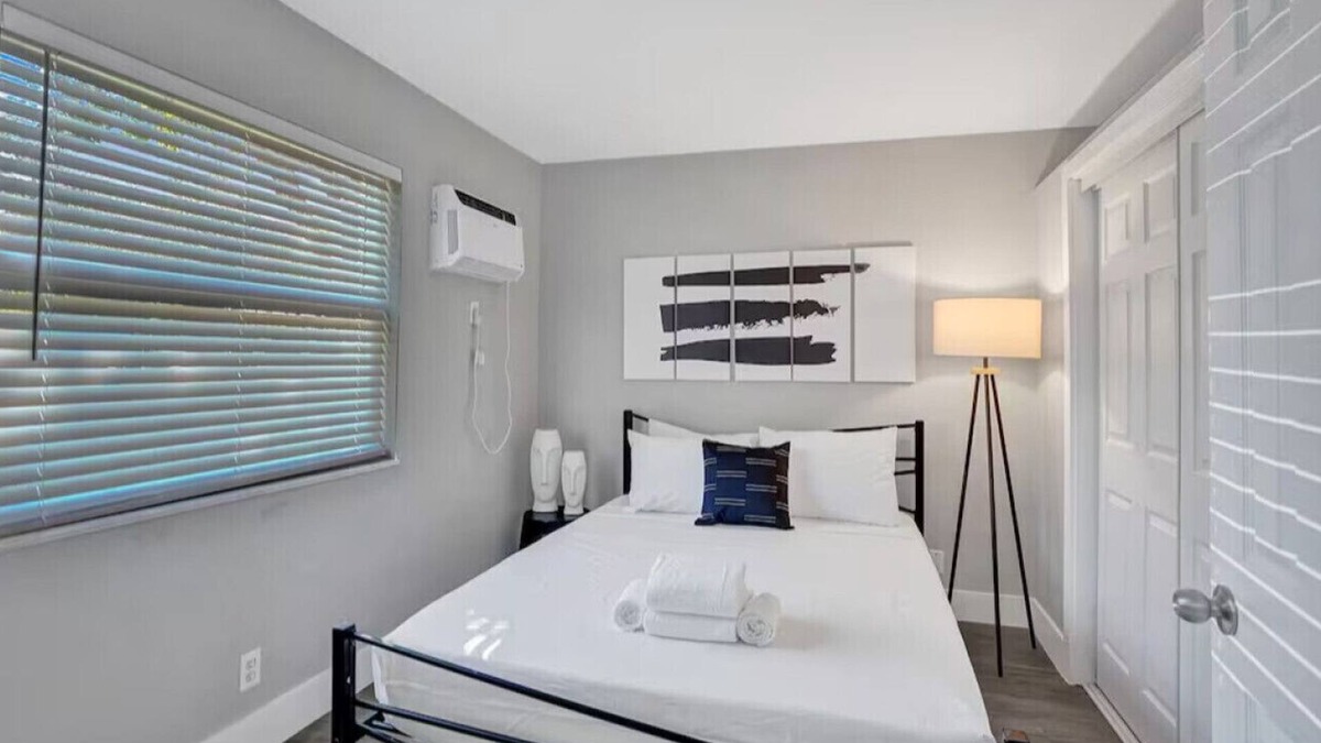 Poinciana Park Apartment | Rustic Retreats: Beachy 1BR in the heart of Fort Lauderdale