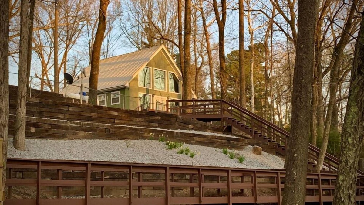 Pangburn Cabin | Rustic River Cabin: Your Slice of Heaven
