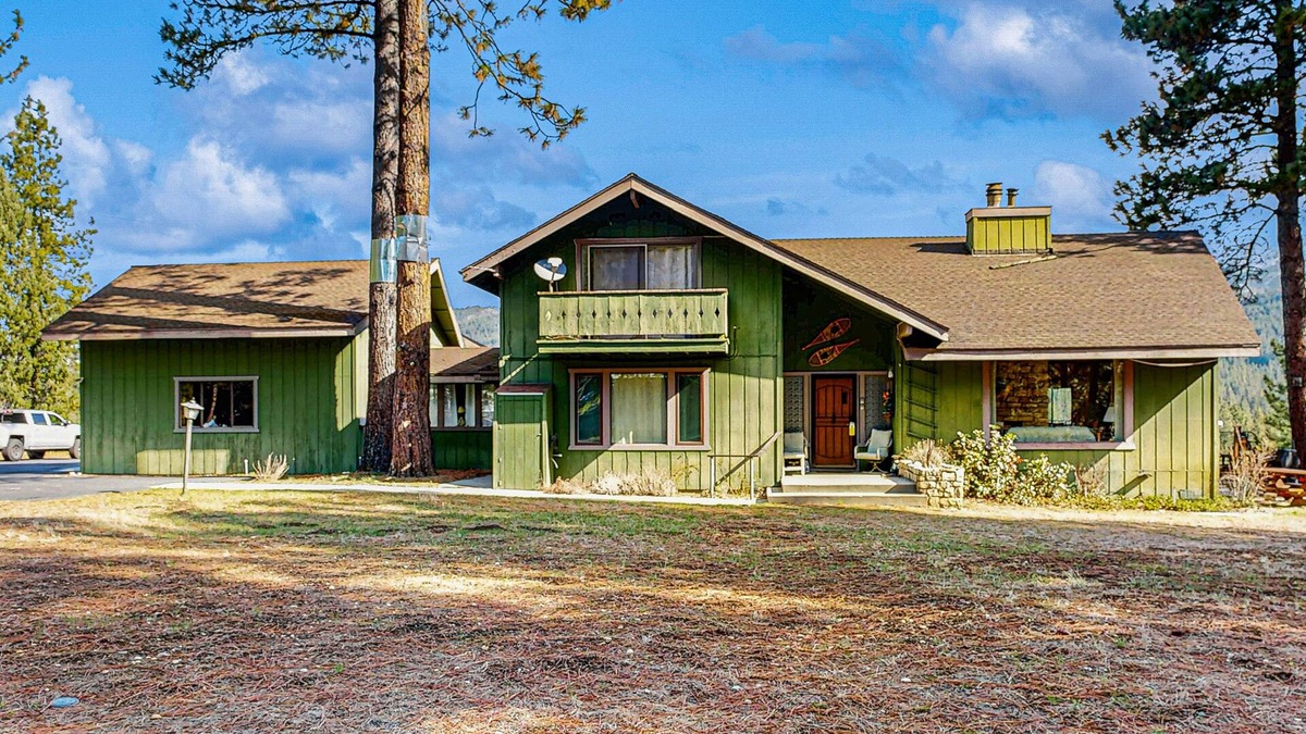 Graeagle House | Rustic riverfront house with wood stove & valley views from private deck