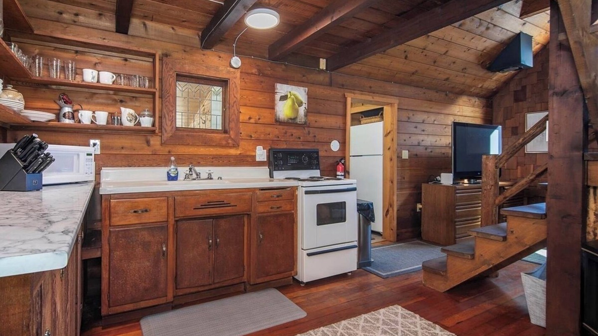 Courtenay Cabin | Rustic riverside cabin with easy access to town, trails and Mt Washington