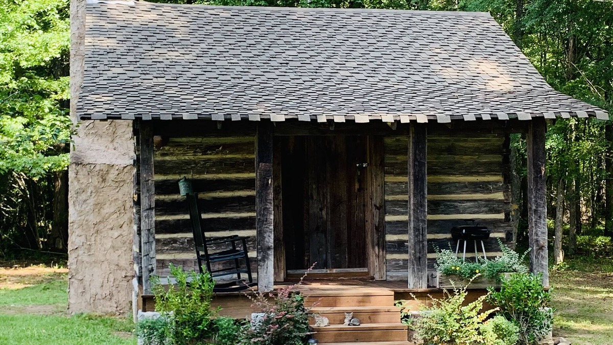 Washington Cabin | Rustic romantic log cabin near crater of diamonds
