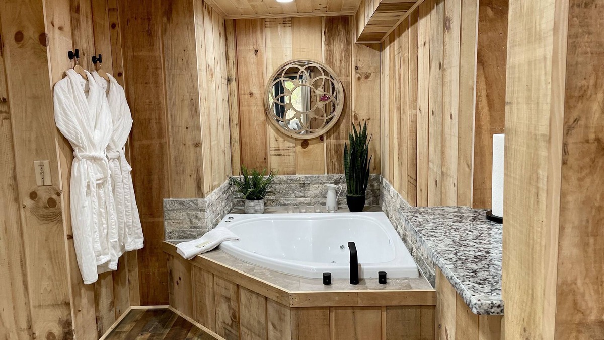 Lexington Cottage | Rustic Romantic Ridgeview Cottage at Autumn Ridge