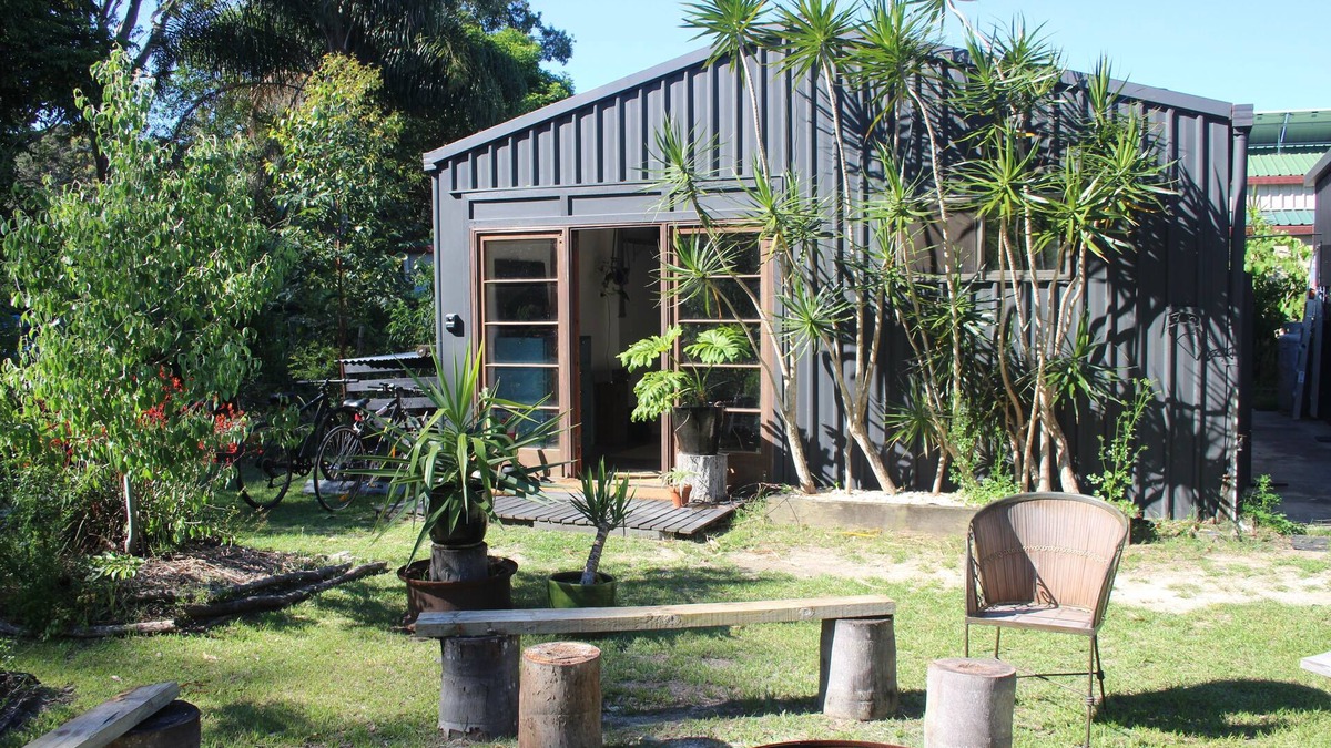 Iluka Apartment | Rustic romantic studio. The closest accommodation to Frazers Reef beach.