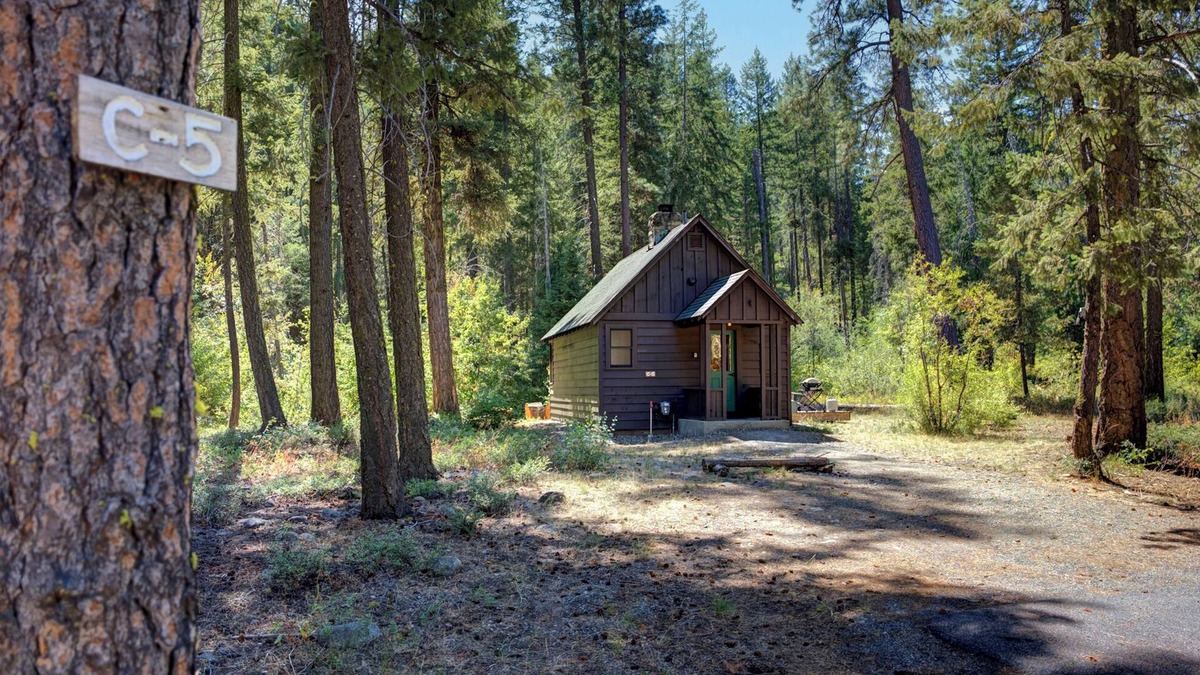 Mazama Cabin | Rustic Rural Studio Cabin