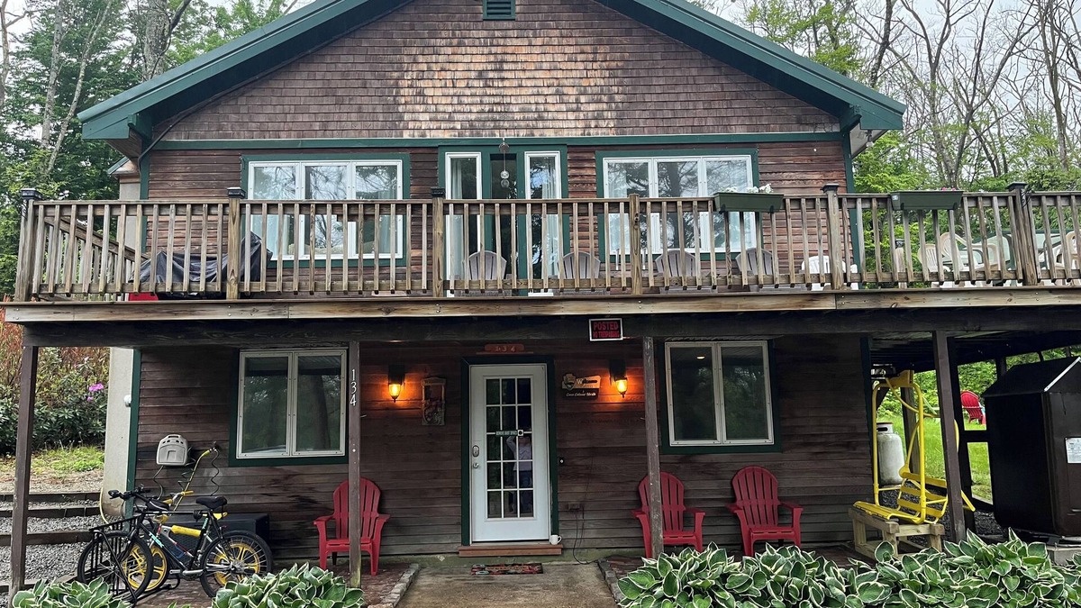 Birch Hill House | Rustic ski chalet in the heart of North Conway off West Side Road