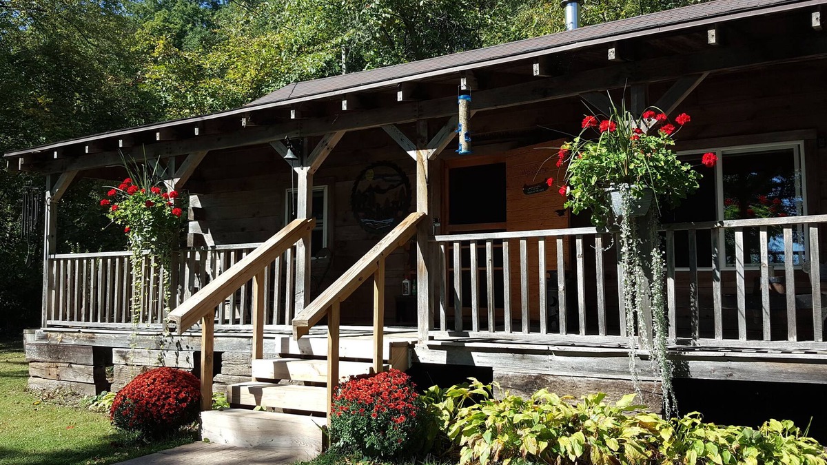 Muscoda Cabin | Rustic, small and primitive cabin - Riverview Cabin, LLC