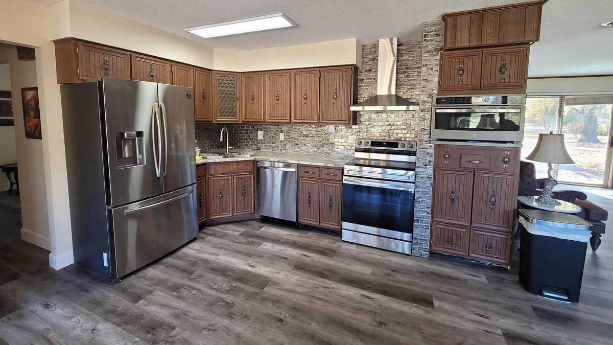 Murphysboro House | Rustic Spacious Villas, Forest Settings w/ Lake view- Free Access on Golf Course