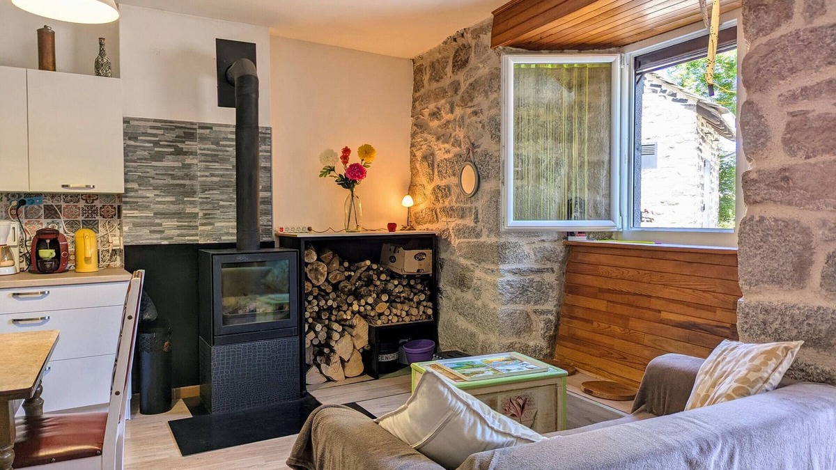 Saint-Front Cottage | Rustic stay near Estables and Puy-en-Velay