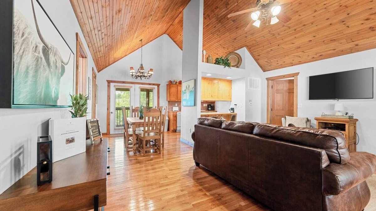 Branson West Cabin | Rustic Stonebridge Cabin, near Silver Dollar City Pools>Golf>Lake>Nature