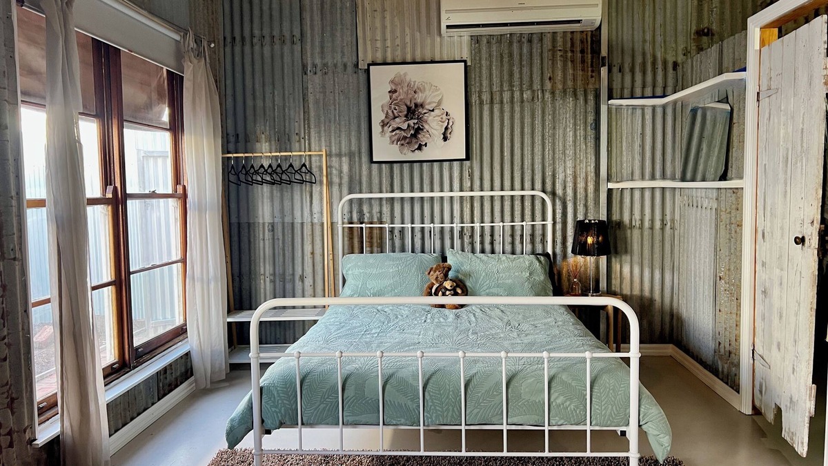 Numurkah Apartment | Rustic Studio in Numurkah