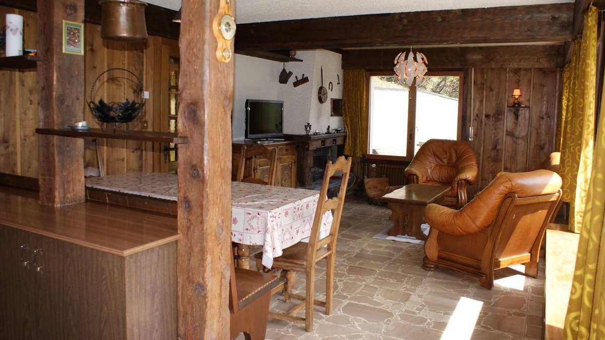 Champex-Lac Ski Chalet | Rustic, sunny cottage, garden on the heights of Champex, lake view