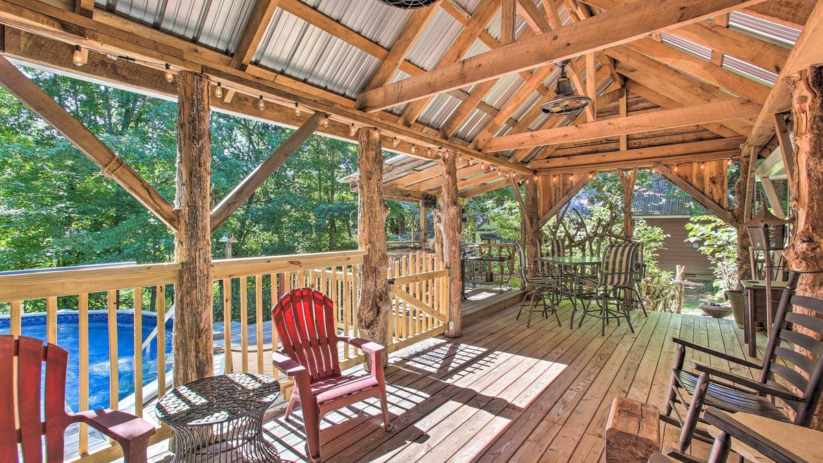 Greenbrier House | Rustic Tennessee Country Retreat on 2 Acres!
