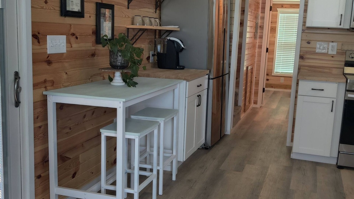 Hutto Cabin | Rustic Tiny Home Escape - Pets Stay Free!
