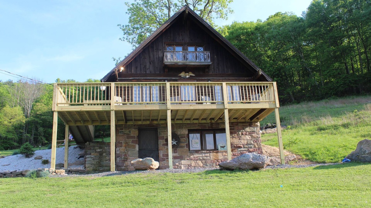 Sybertsville Ski Chalet | Rustic, Tranquil, Cozy Chalet on 130 acres of farmland