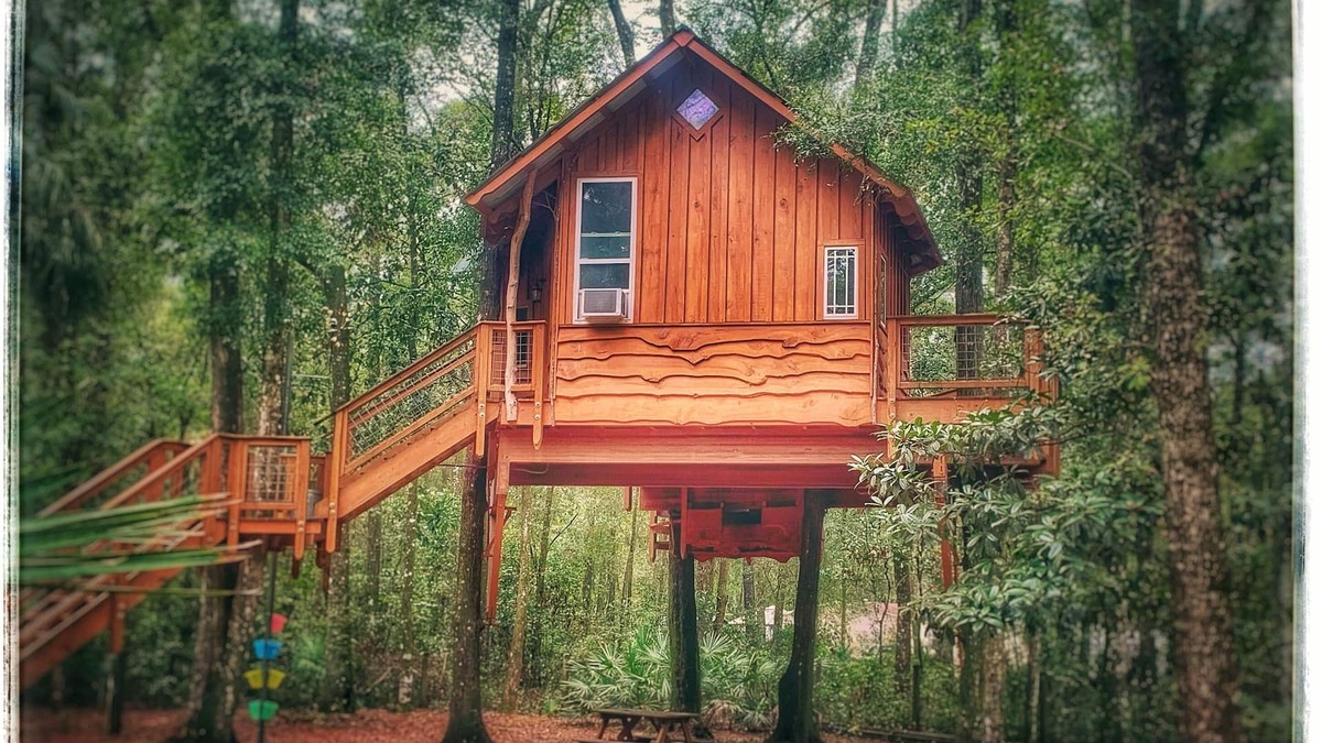 Old Town Cabin | Rustic Treehouse and Cabin Retreat Near the Suwannee River