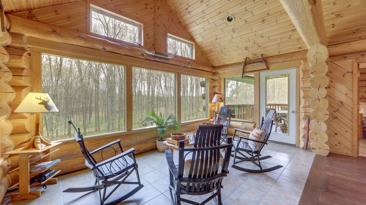 Tustin Cabin | Rustic Tustin Cabin on 7 Acres w/Fire Pit & Porch