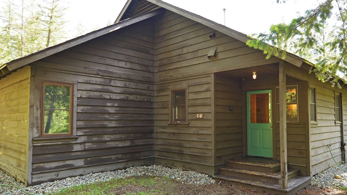 Mazama Cabin | Rustic Two Bedroom Cabin