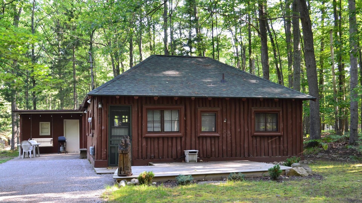 Higgins Lake Cabin | Rustic Up North Cabin very close to Higgins Lake