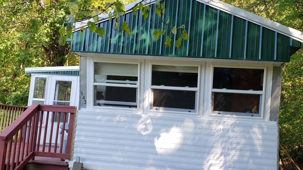 Ferryville House | Rustic Vacation Rental on Pool 9 (Over looking the River)