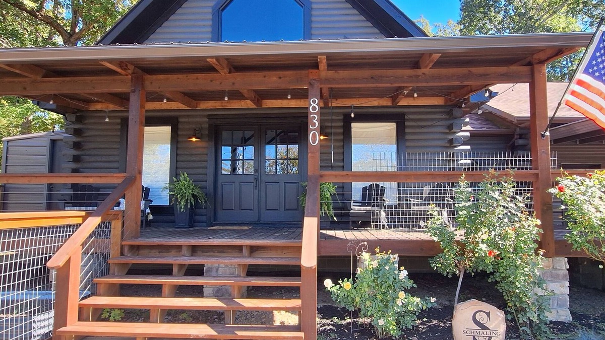 Denver House | Rustic Valley/TN River-Kentucky Lake Retreat. Main house and Cottage !