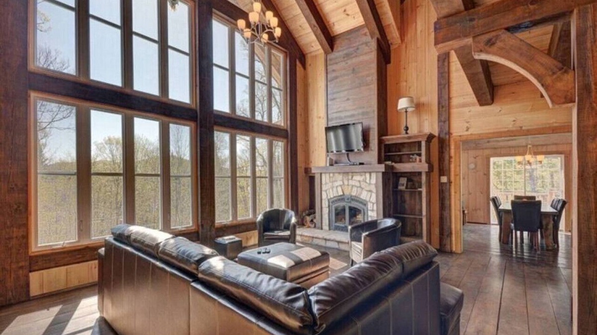 Val-des-Lacs Cabin | Rustic waterfront cottage