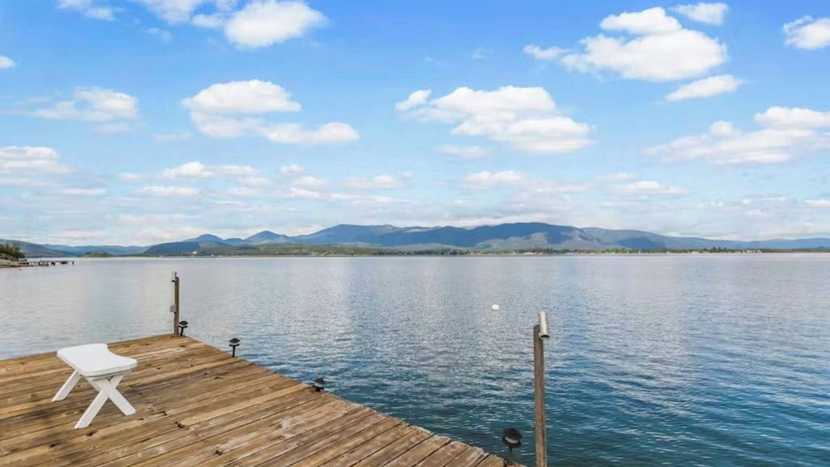 Sandpoint House | Rustic Waterfront Escape