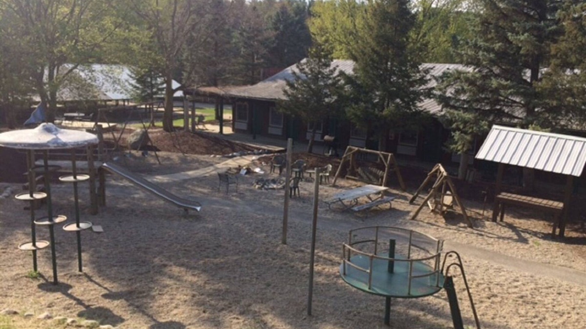 Onsted Cabin | Rustic Western Themed Hotel with amazing ameneties! Host your gathering with us