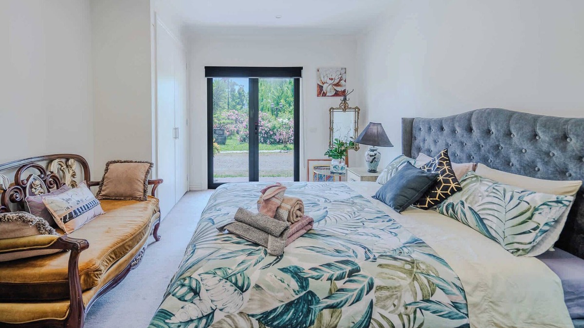 Labertouche House | Rustic Winery Villa | King Bed Room1 with En-Suite