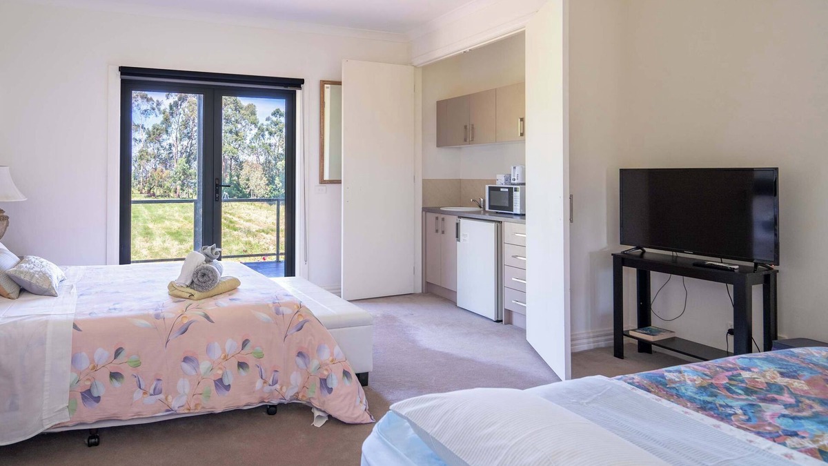 Labertouche House | Rustic Winery Villa | Queen + Single Bed Room 2 with En-Suite