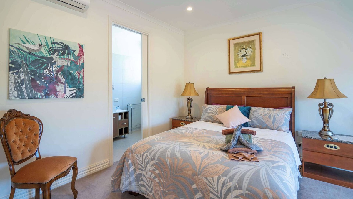 Labertouche House | Rustic Winery Villa | Queen Bed Room 5 with En-Suite