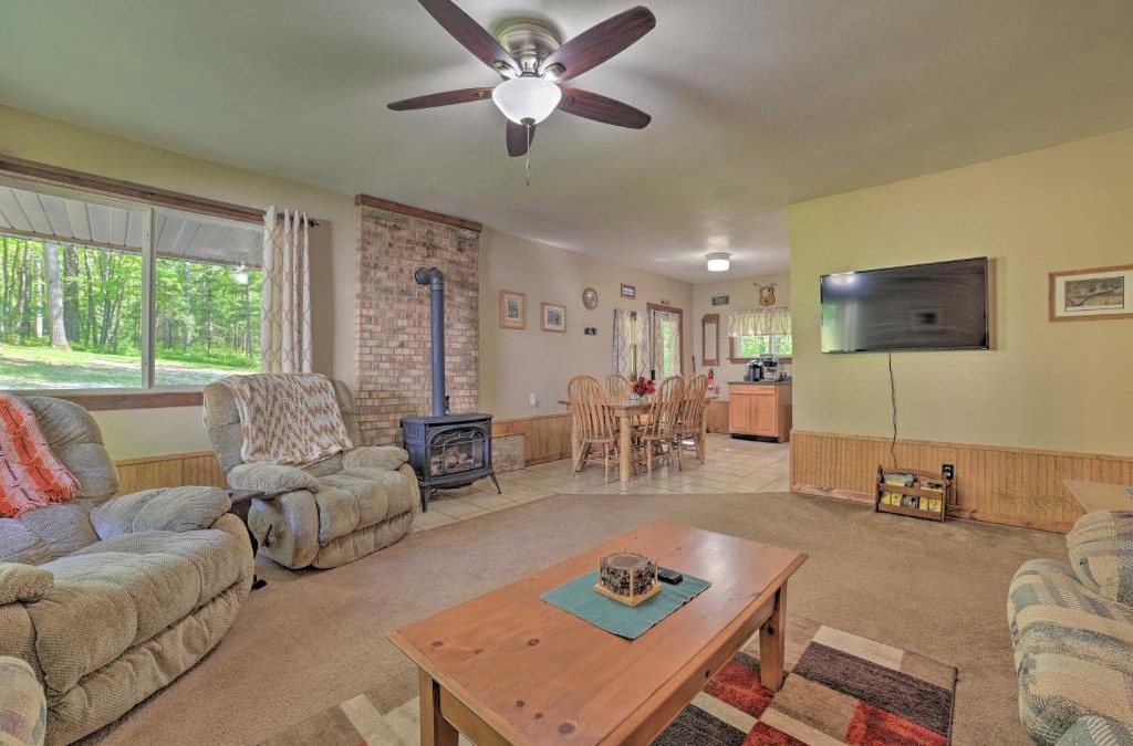 Mio House | Rustic Wooded Retreat with Fire Pit, Near Trails!