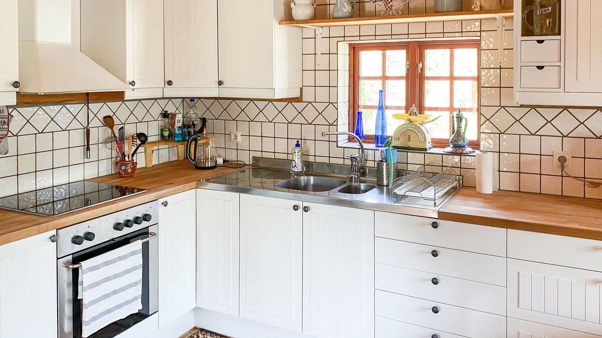 Figeholm House | Rustic wooden house on the outside and cosiness on the inside welcome you to a relaxing holiday!