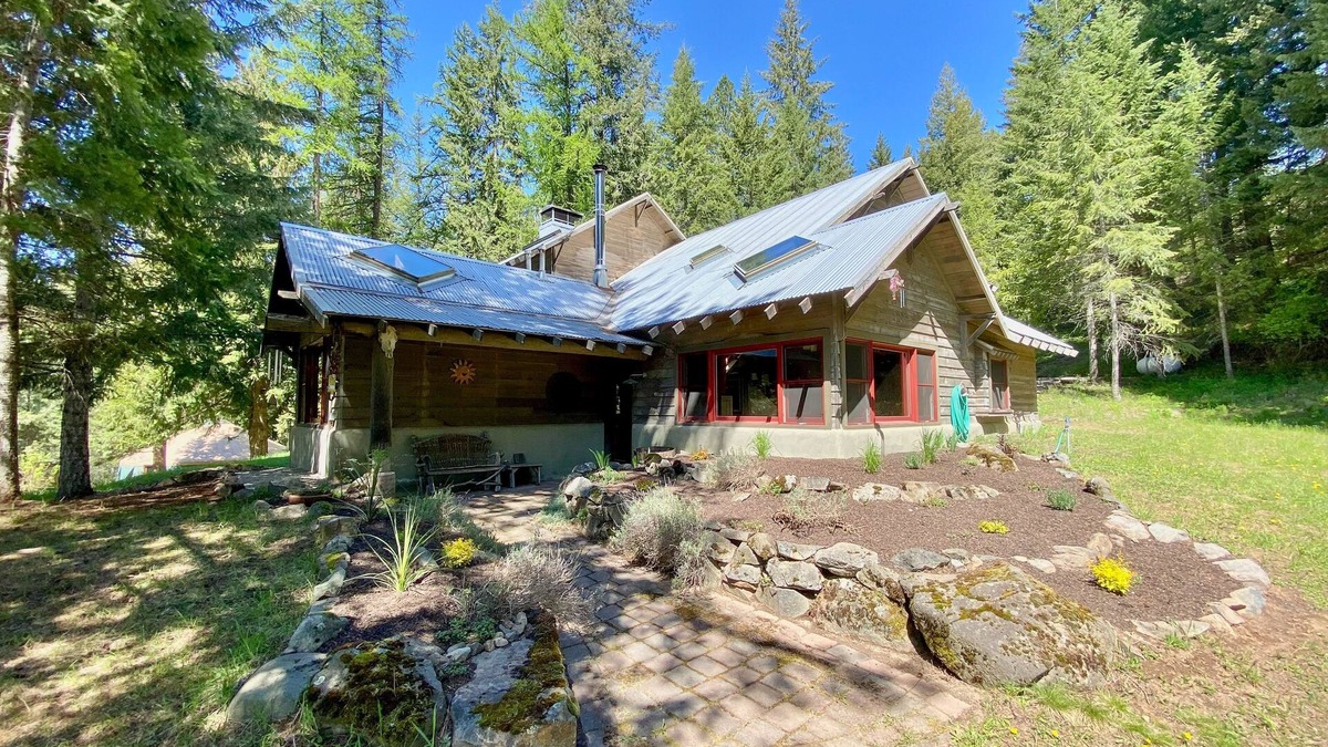 Sagle House | Rustic woodland home with hot tub, patios & fireplaces - near lake access