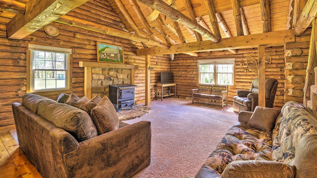 Zanesville House | Rustic Zanesville Getaway w/Expansive Yard!