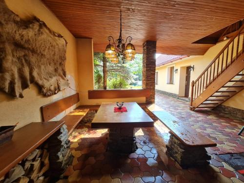 Dubova House | Rustikálny vinohradnícky dom s kaďou