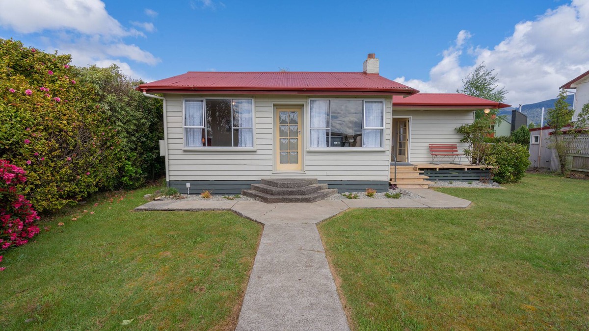 Te Anau House | Rustlein Cottage - Te Anau Holiday Home