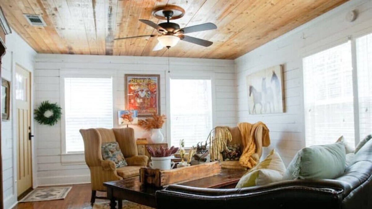 Stephenville House | Rusty Rose Farmhouse on 1/2 acre Near Tarleton
