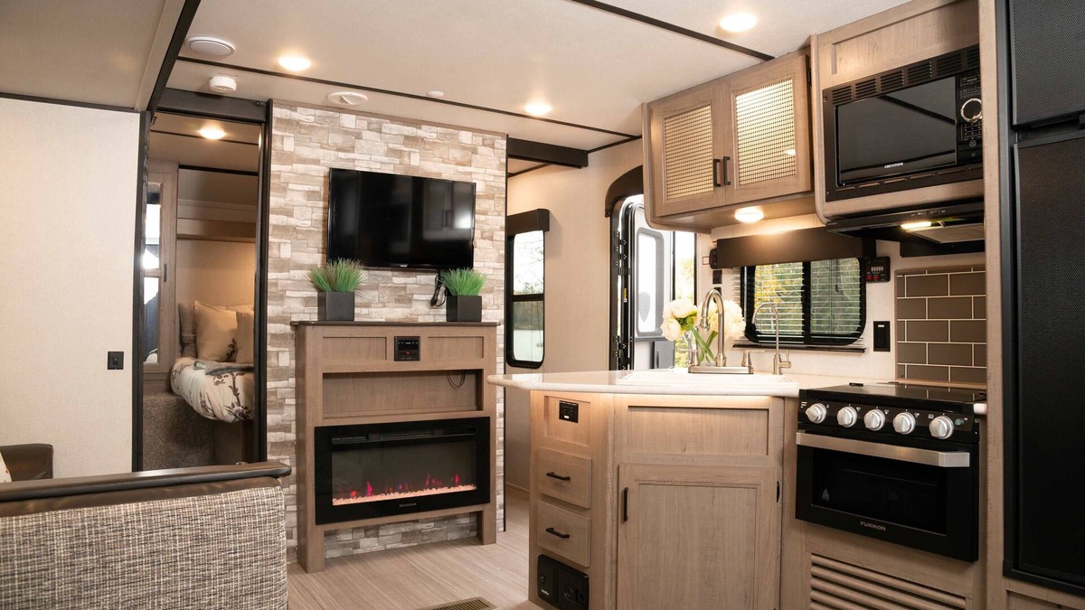 Kenora Resort | RV 4 Luxury Fireplace Bunkhouse Meets High End Camping