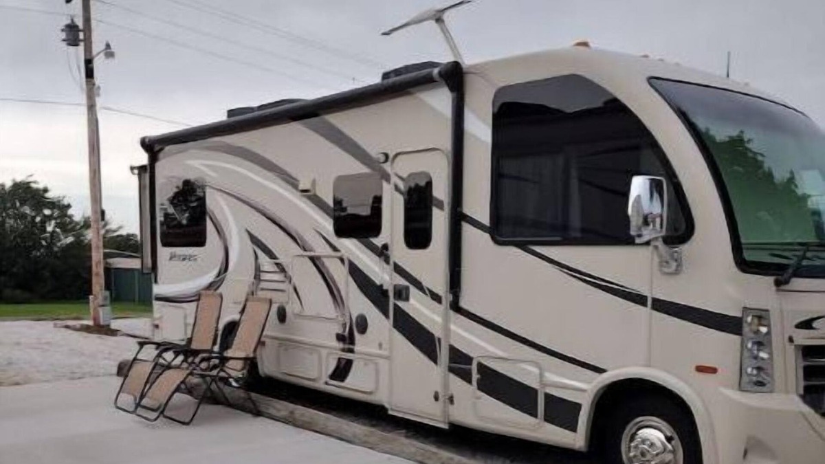 Vian House | RV by the lake!